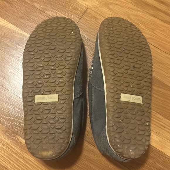 Minnetonka gray suede moccasin slippers 8 - Picture 4 of 4